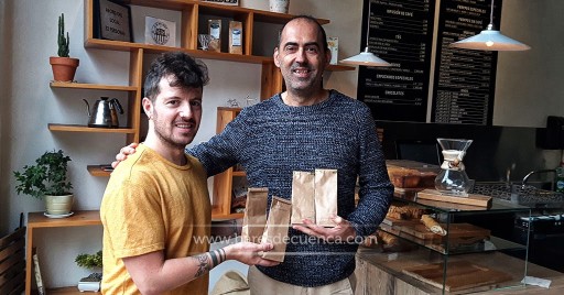 Entregado el lote de café premio al concurso del Día Internacional del Café juntos a Moka Natural Coffee